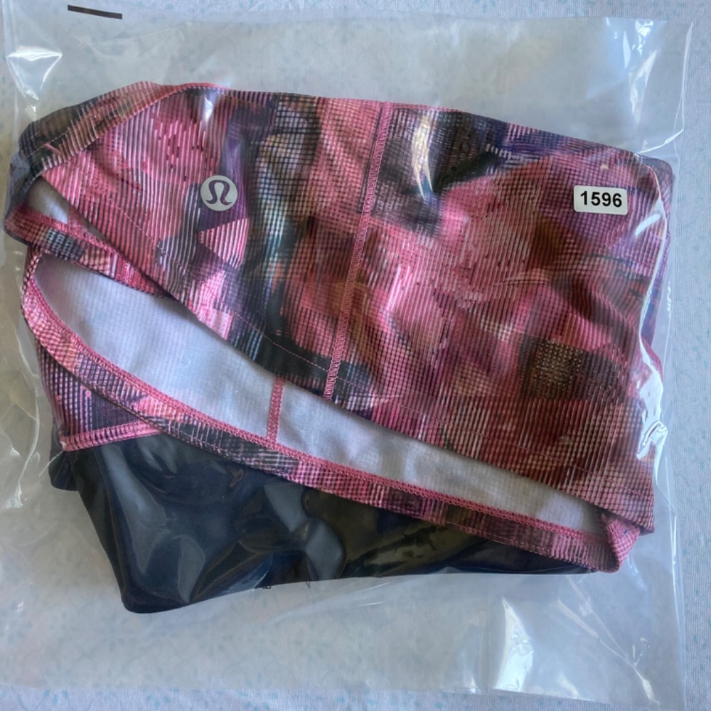 Lululemon women’s shorts - Picture 6 of 6
